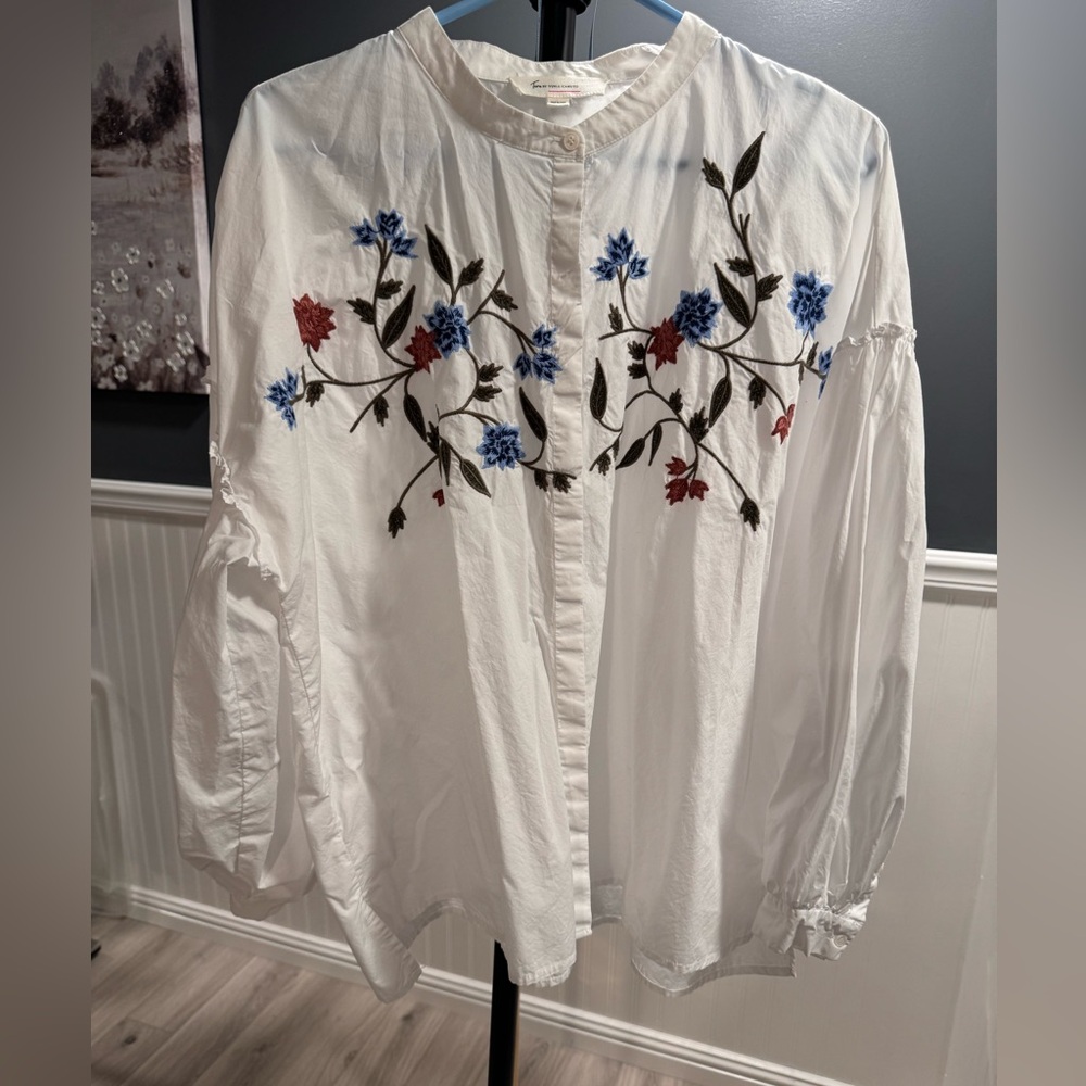 Beautiful blouse by Two by Vince Camuto
